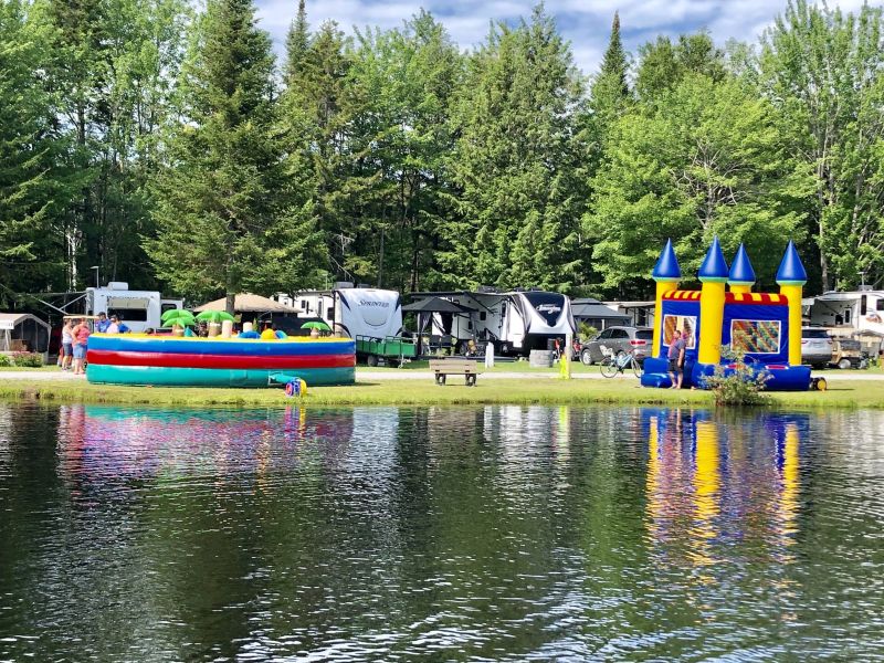 Jeux gonflables pour enfants.